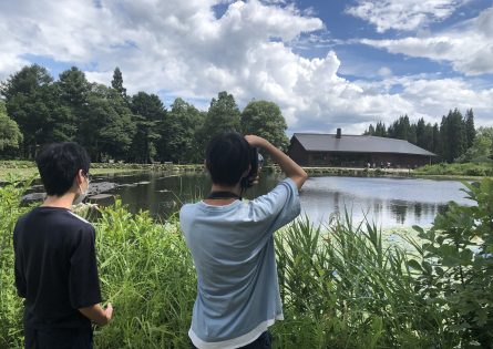 いもり池の綺麗な景色を写真に収めます