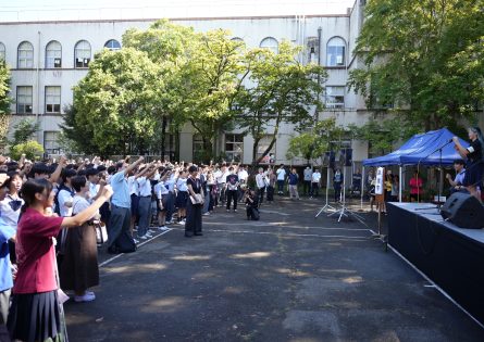 開会式②　委員長の掛け声　みんなでオー！